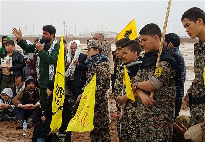 سپاه پاسداران در راستای ایجاد لشکر فاطمیون از افغانهای پناهجو در ایران، نە تنها صدها میلیارد تومان از ثروت کشور را صرف میکند، بلکە باعث ورشکستگی حدود ٧٠ درصد تولیدیهای کیف و کفش ایرانی شدە است.