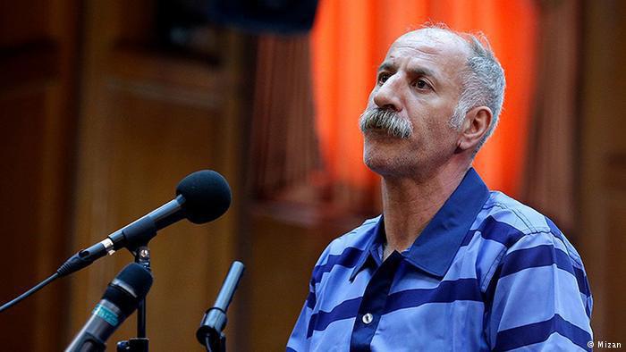 محمد ثلاث متهم است که در جریان درگیری میان دراویش گنابادی و مأموران امنیتی در روز ۳۰ بهمنماه سال گذشته (۱۳۹۶) در خیابان پاسداران تهران، با اتوبوسی که در محل پارک شده بود، سه مأمور نیروی انتظامی را زیر گرفته و باعث مرگ آنها شده است و بعد از دستگیرى، قاضی پیشتر برای او حکم اعدام صادر کرده بود و حالا هم علاوه بر "سه بار قصاص" به حبس نیز محکوم شده است، هرچند کە ثلاث در دادگاه اتهام "قتل عمد" سه مأمور پلیس را رد کرده بود.