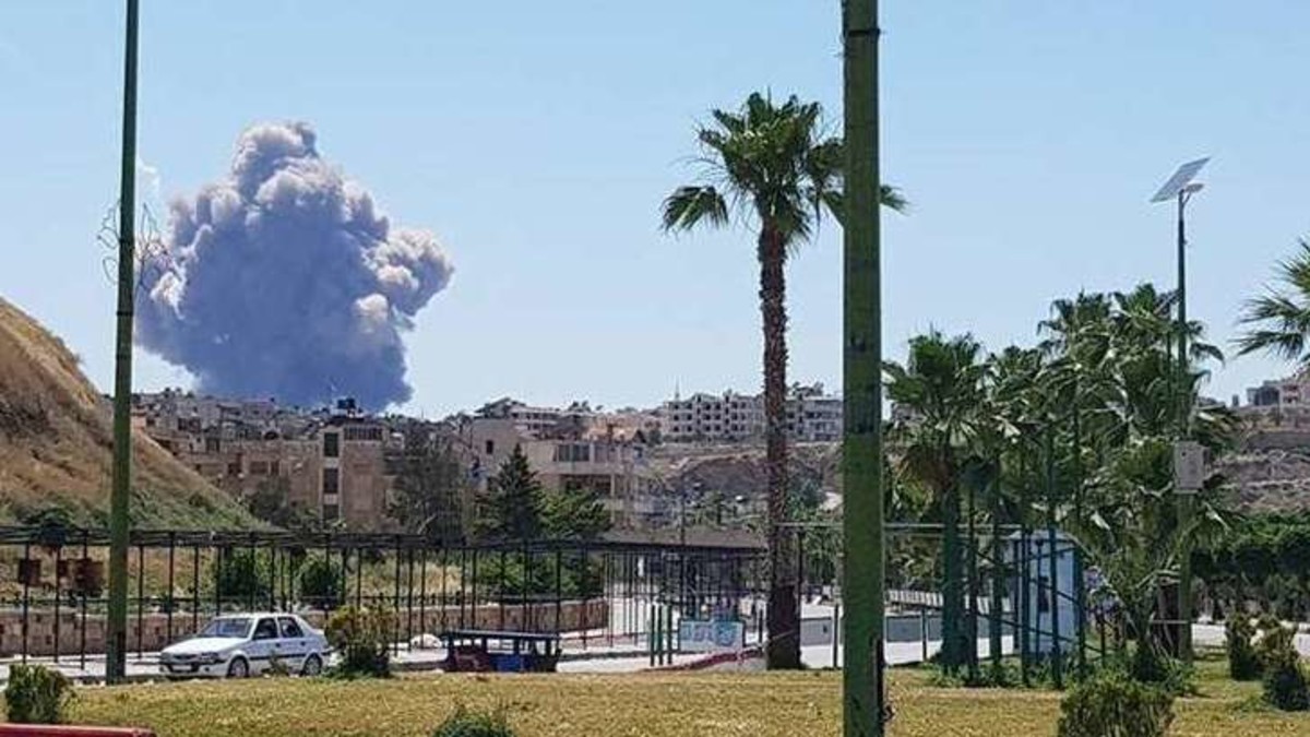 Friday noon 18 may 2018 Hammat air Base in Syria suffered from a massive explosion  thar the smoke of it continued for hours.