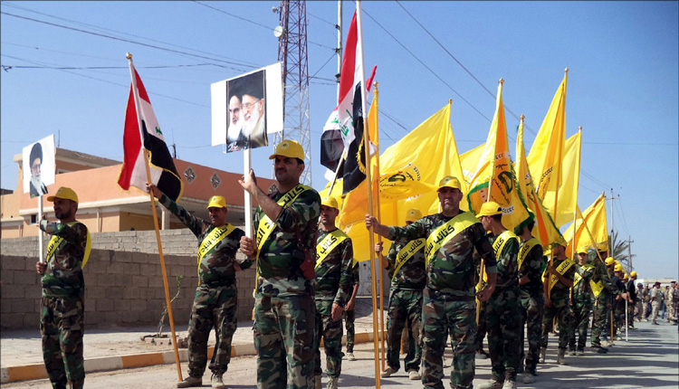 ميليشيات الحشد الشعبي يرفعون صورقائد الثورة الإيرانية خميني
