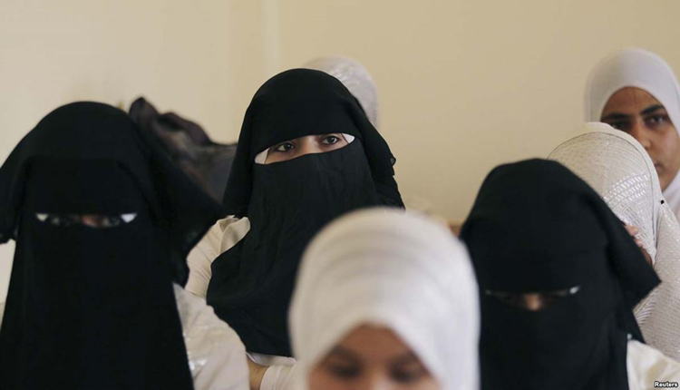 محجبات في مدارس عراقية