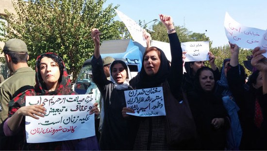 زنان جامعەی ایران در کشاکش ناآگاهی و هویتی تصنعی