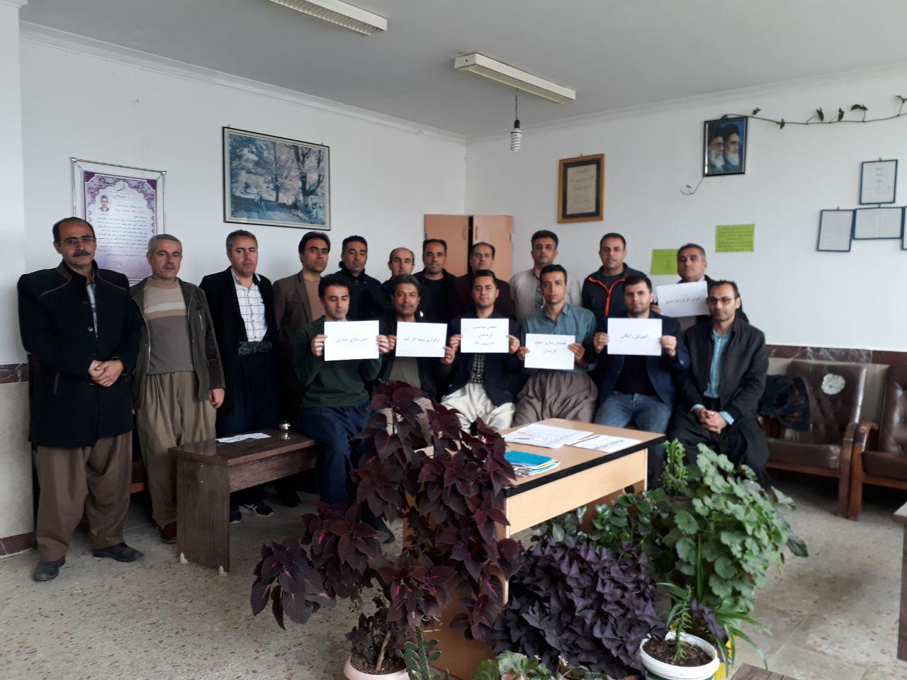 Unity among Iranian teachers terrifies the regime after successful protest