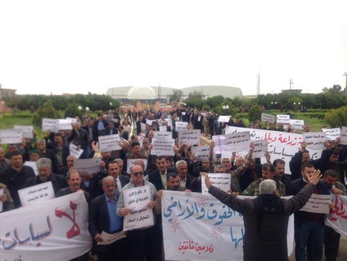 Xaneqînli çifçiler, arazilerinin Araplara verilmesini protesto etti