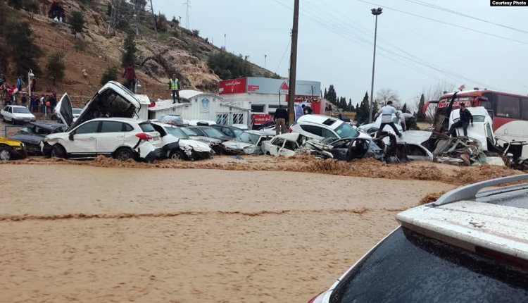 السيول تركت دمارا وتخريبا في إيران