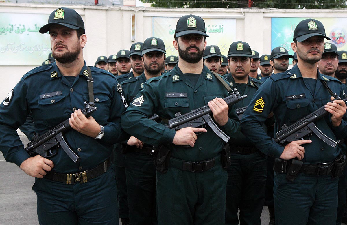 İran, ABD'ye karşı gençleri silahlandırıyor