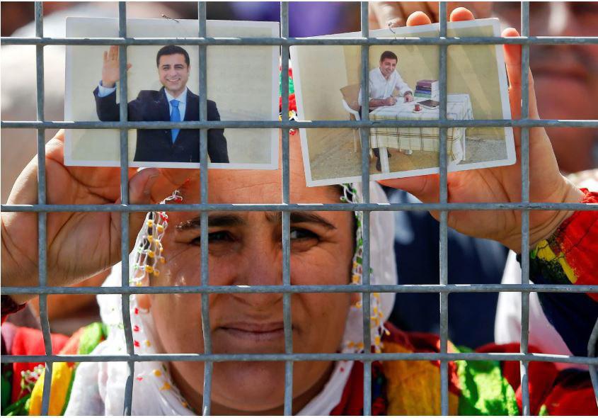 Demirtaş: Erdoğan, küçük düşürücü bir yenilgiye uğradı
