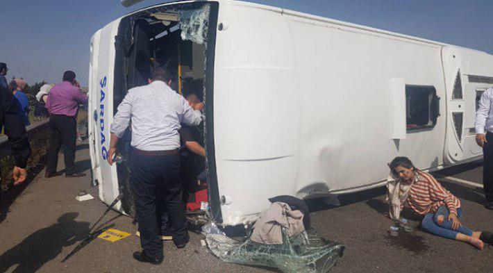 Elbistan'dan Urfa'ya 1 Mayıs'a giden minibüs devrildi: ölü ve yarlılar var 