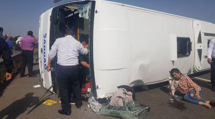 Elbistan'dan Urfa'ya 1 Mayıs'a giden minibüs devrildi: ölü ve yarlılar var