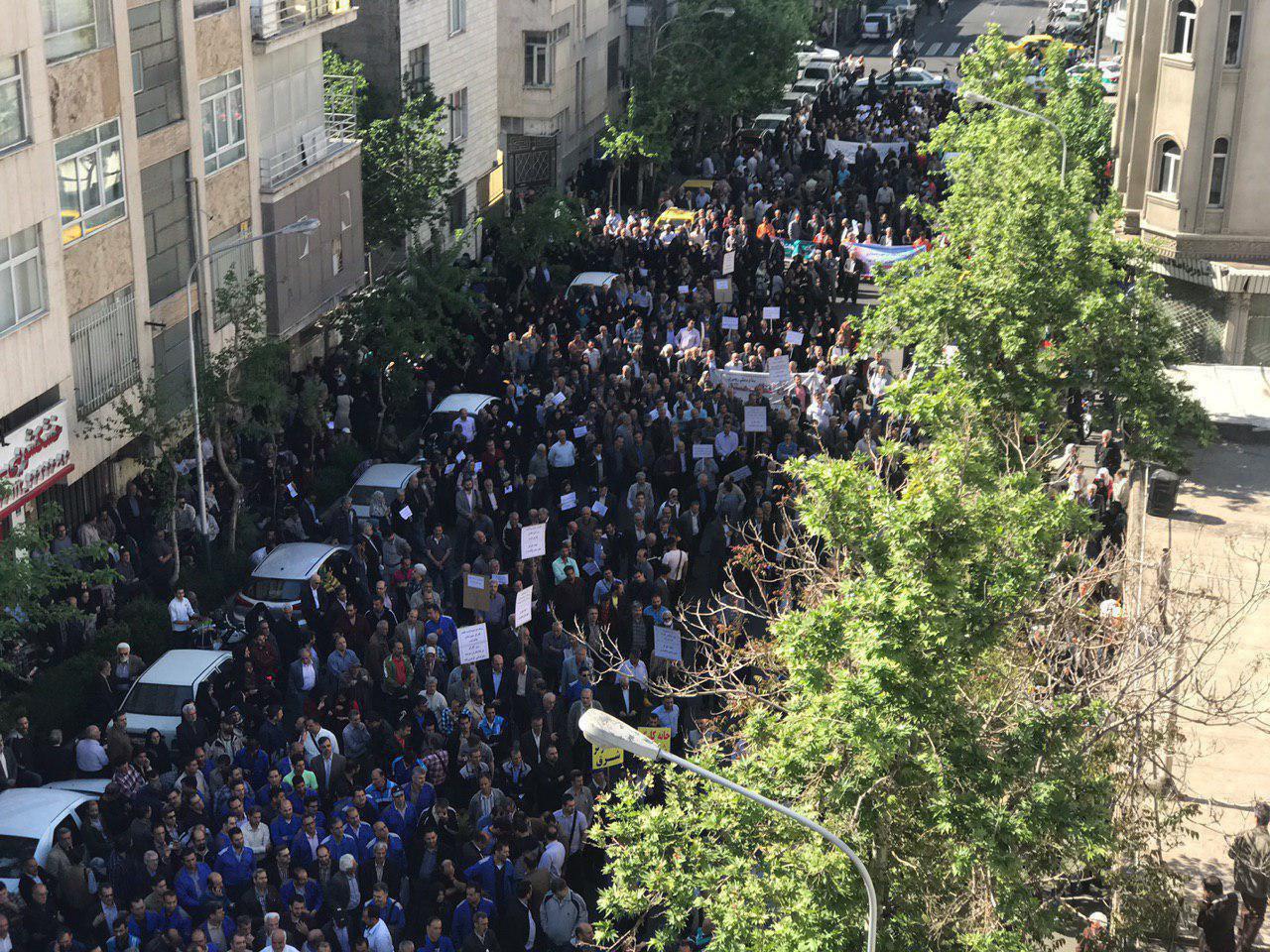 İran'da 1 Mayıs: Emekliler ve öğrenciler parlamento önünde haklarını haykırdı