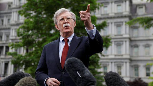 Bolton: ABD, İran'a uyarı savaş gemisini bölgeye gönderiyor
