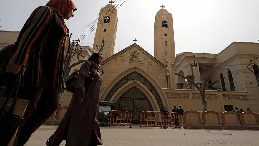 Mısır'da Kıpti rahipten kadınlara 'açık saçık kıyafetlerle gelmeyin' uyarısı