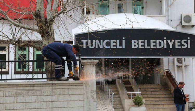 Tunceli Belediyesi’nin tabelası ‘Dersim’ olarak değişiyor