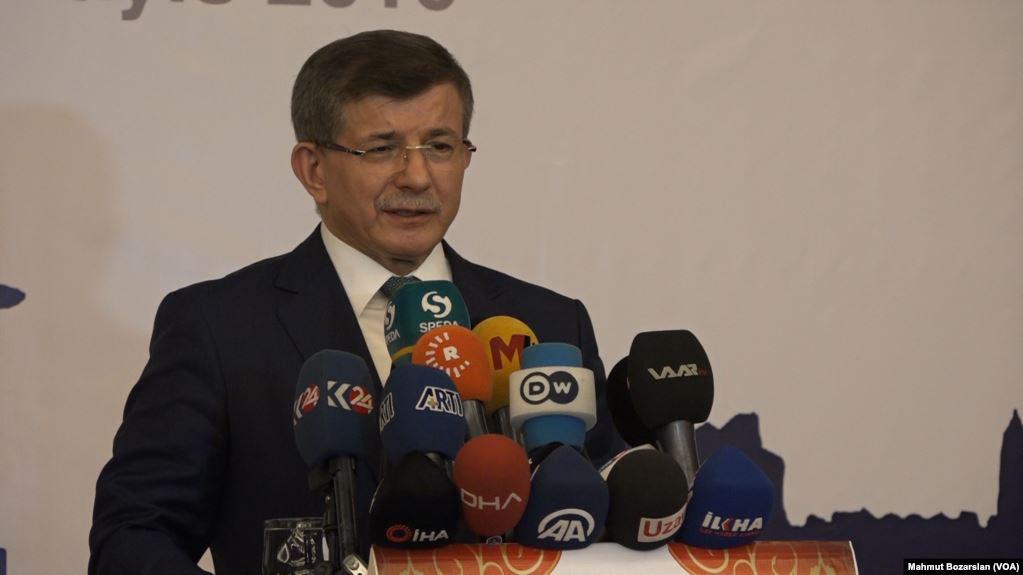 Davutoğlu Diyarbakır'da: Ülkemizde kaygılı bir gelecek var