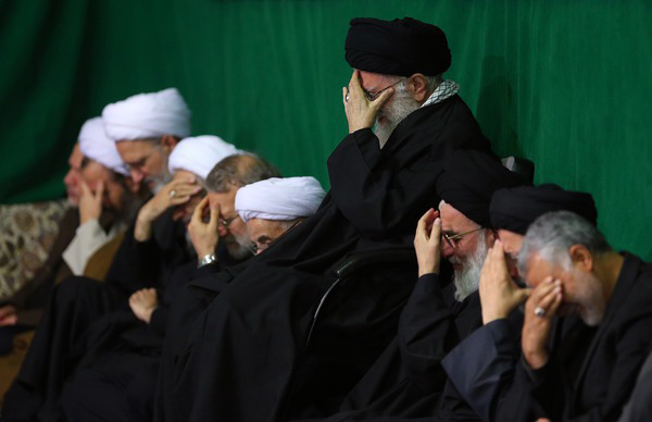 ١٤ چالاکی سیاسی و مەدەنی ئێران داوای دەستلەکارکێشانەوەی خامنەیی دەکەن