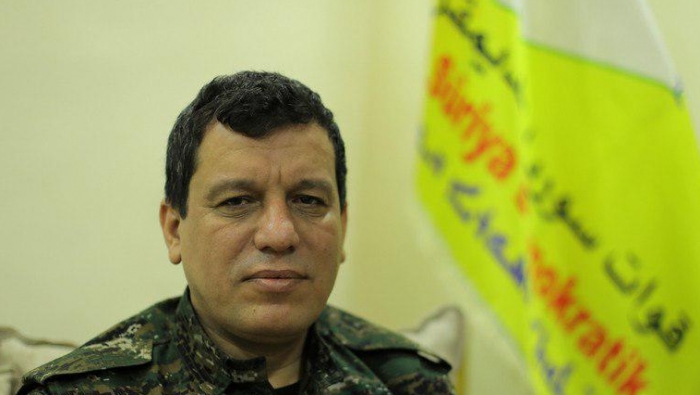 میدیاى ئوسترالیا ترسى سنوورداربوونى دیموکراسى هەیە ڕۆژنامەکانى ئوسترالیا لە هەنگاوێکى سیمبولیکدا، ڕۆژى دووشەممە ٢٩ى ڕەزبەر، لاپەڕەى یەکەمى خۆیان بە ڕەشى بڵاو کردەوە. ئەم هەنگاوەش وەەک ناڕەزایەتى بە سیاسەتەکانى دەوڵەتى موحافیزەکارى ئەو ولاتە بوو بەرامبەر ئەو سنوورداریەتى و نەبوونى پاڵپشتى ئازادى بەیانەى کە لەو وڵاتە هەیە. ١٩ میدیا و یەکیەتى ڕۆژنامەنووسان کە هەندێکیشیان کێبەرکێ لەگەڵ یەکترى دەکەن، لەم هەنگاوەیاندا هاورا و لەگەڵ یەکترى بوون، و هەنگاوەکەشیان ناو نابوو "مافى ئێوە بۆ زانین". پێش لەوەش لە مانگى