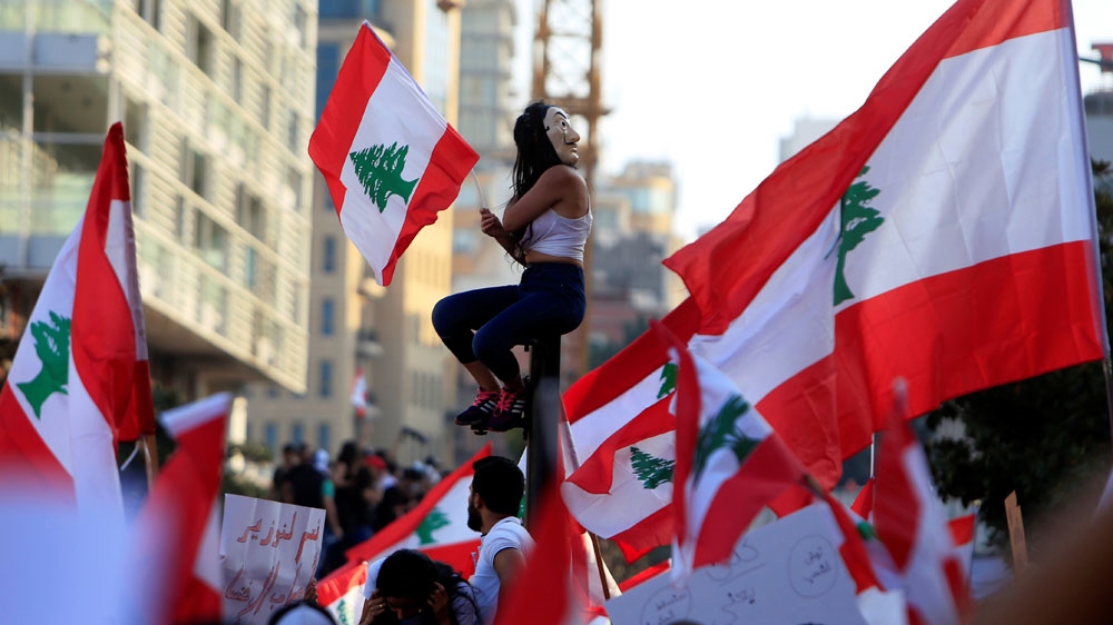 متظاهرون في لبنان