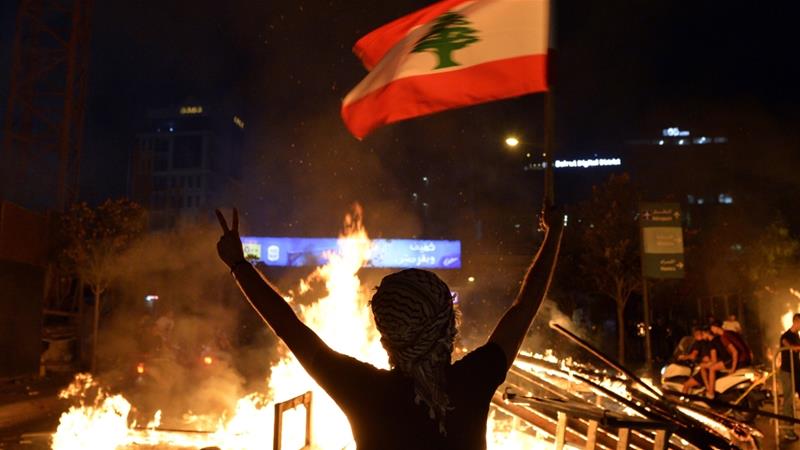 متظاهرون في لبنان