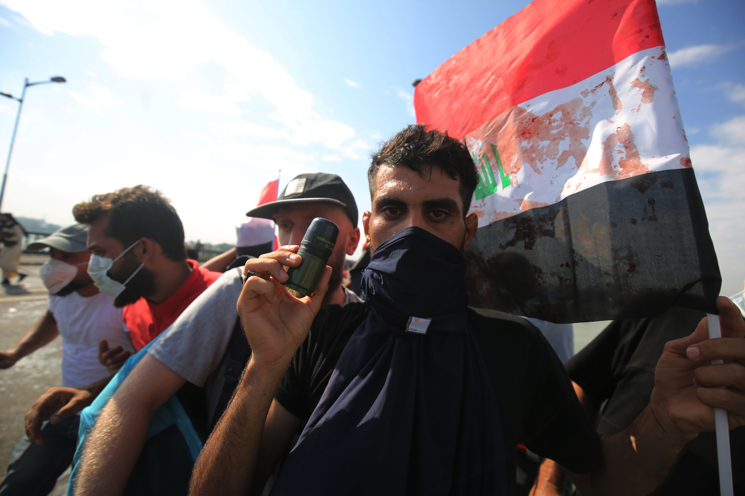 تظاهرات عراق ازسرگرفته شد؛ ادعا در لبنان: «سلیمانی همزمان با تظاهرات، در بیروت است»؛ «نشانههای افول رژیم ایران»