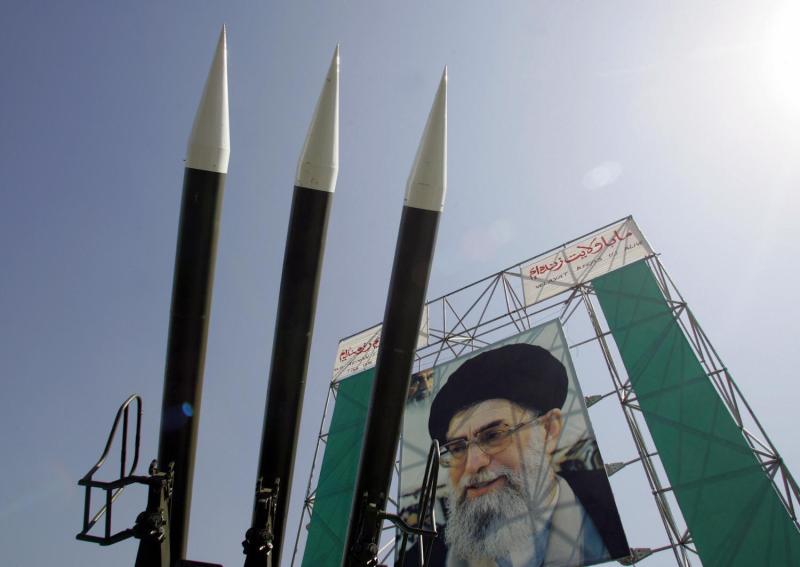 نسخه خامنهای برای سکوت قبرستانی در عراق؛ حرف دل او در کیهان: حشدالشعبی «جاسوسخانههای آمریکا و سعودی را بگیرد»