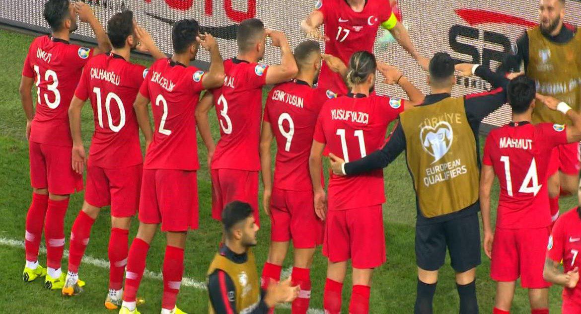 UEFA, asker selamı veren Türk ulusal futbol takımına inceleme başlatacak