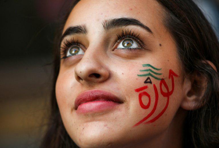 ژنانی خۆپێشاندەری لوبنان: نامانەوێ مەزهەب و مزگەوت دادوەرمان بێت