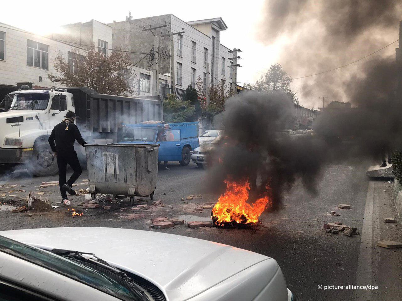 دادگاکانی کۆماری ئیسلامی: ئەوانەی لە خۆپێشاندانەکان دەستبەسەرکراون خەڵکی شوێنی دیکەن!