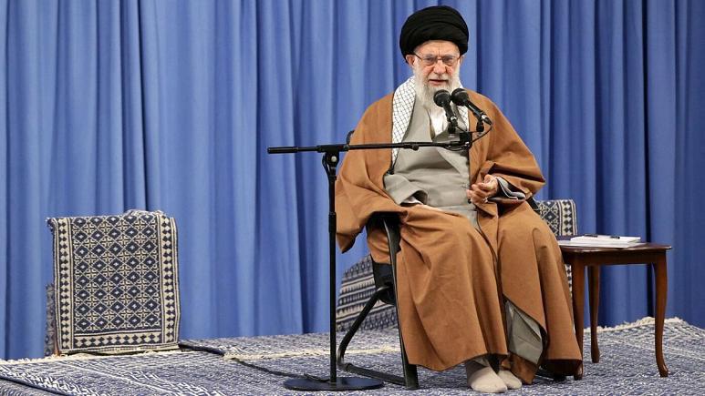 خامنەیی فتواى دژى خەڵکى ڕاپەڕیو دا
