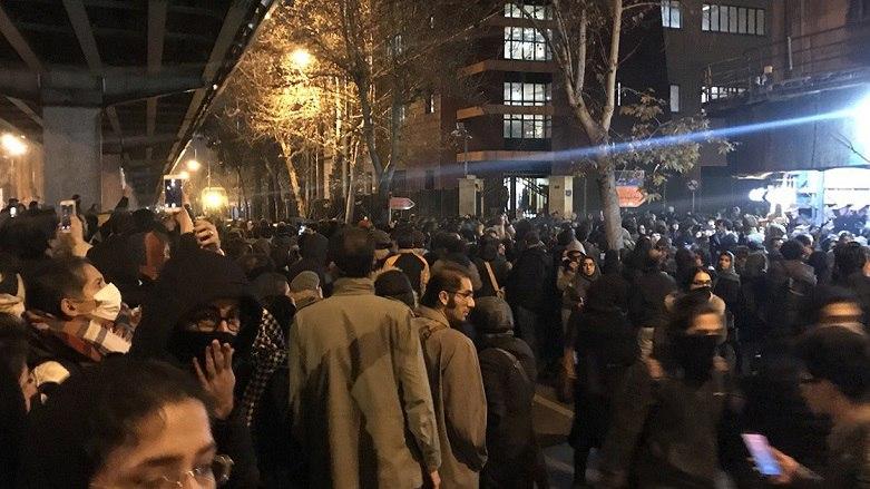 Tahran’da yeni protestoların ayak sesleri