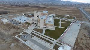 پرستاران بیمارستان الیگودرز بە ناچار از کیسه زباله به جای "گان" استفاده میکنند