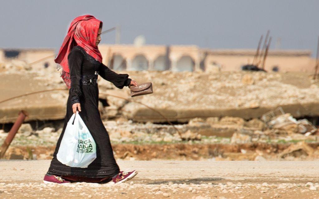 Tahran, Dêrezor’da Corona’yı meşruiyet aracı olarak kullanıyor