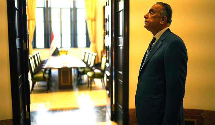 مصطفى الكاظمي، رئيس الوزراء العراقي يبحث عن مظلة تحميه من الميليشيات