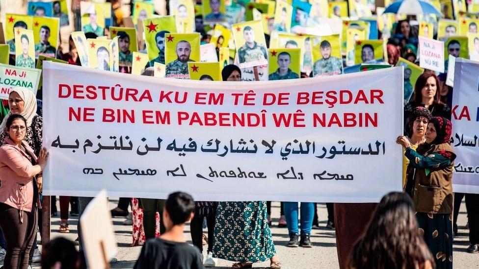 Kürtlerin temsil edilmediği Suriye anayasa müzakerelerini Corona durdurdu