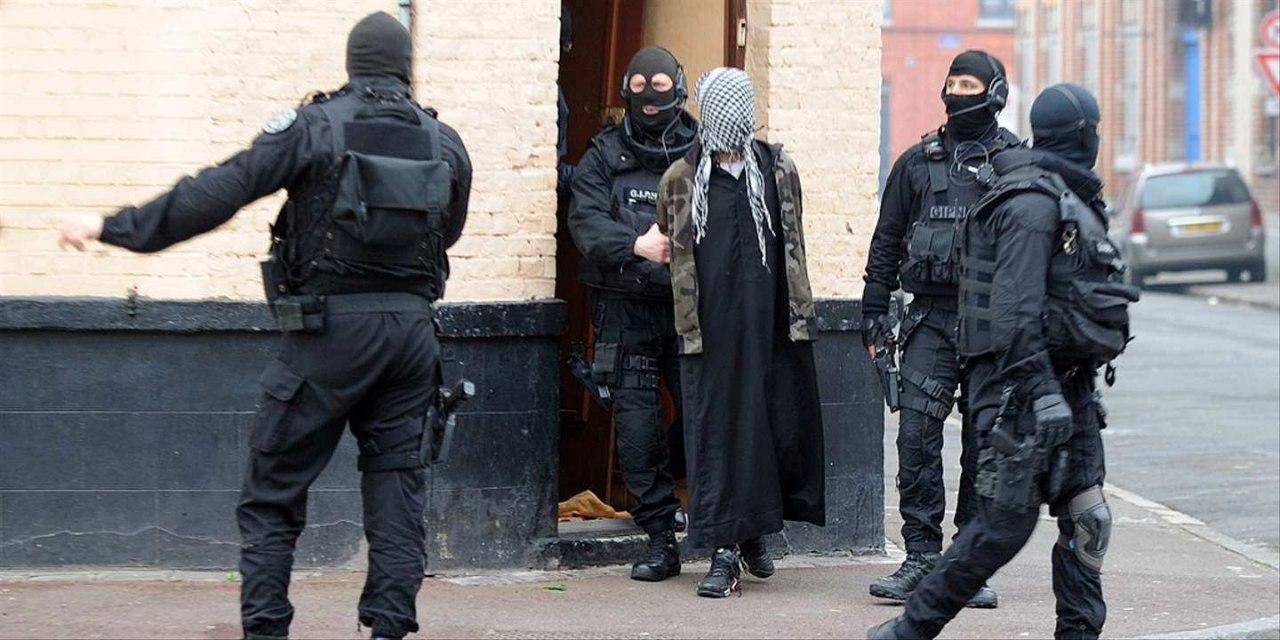 Fransa’da radikal İslamcılara karşı geniş çaplı operasyonlar