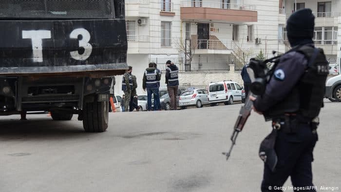 Türk devleti yeni bir kırım operasyona başladı: 74 kişi gözaltına alındı