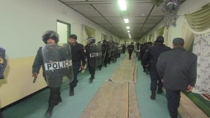 Bir mahkum bedenini ateşe verdi: Urmiye Cezaevi’nde isyan çıktı