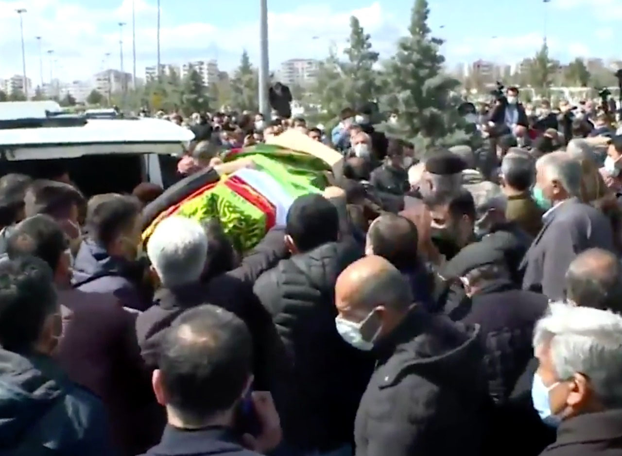 Kadri Yıldırım’ın cenazesinde Kürdistan bayrağı krizi