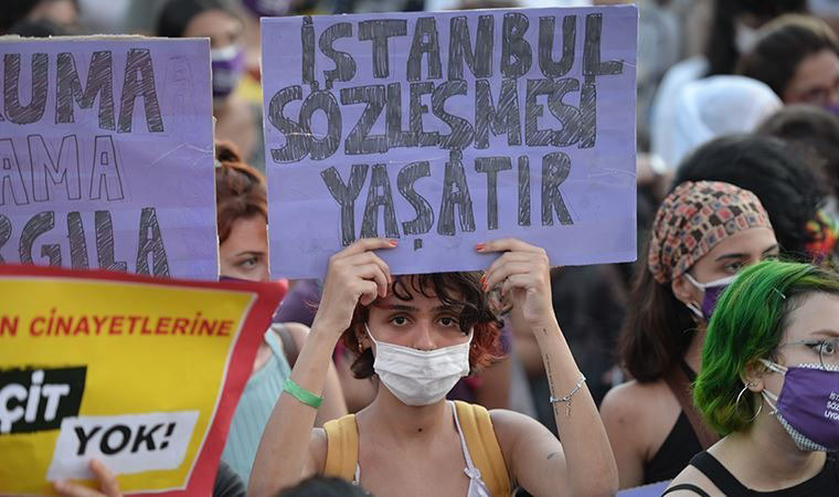 İstanbul Sözleşmesi eylemine katılan dört İranlı mülteci için sınır dışı kararı