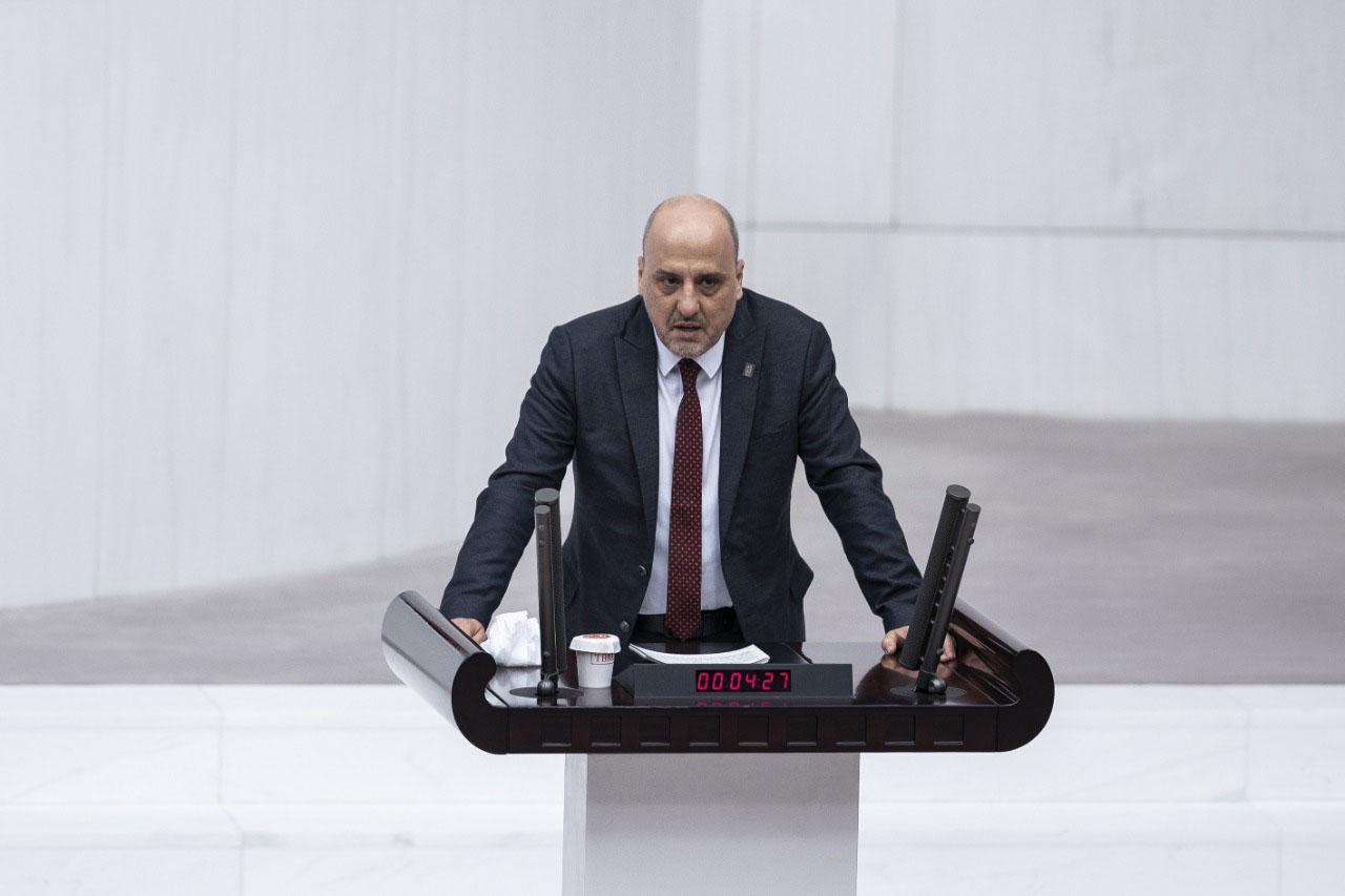 HDP’den istifa eden Ahmet Şık, Türkiye İşçi Partisi’ne katıldı