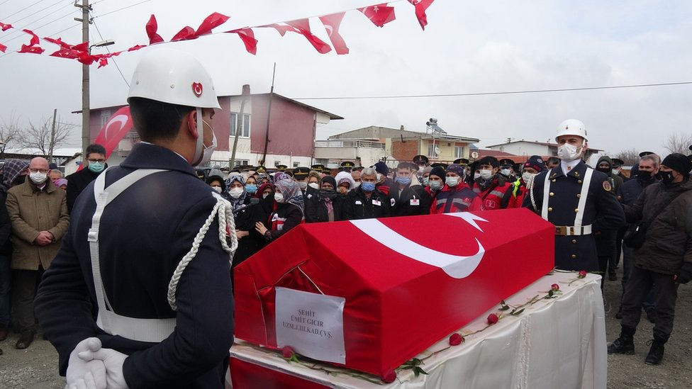 İdlib’te Türk konvoyuna saldırı: 1 asker hayatını kaybetti, 4 asker yaralandı