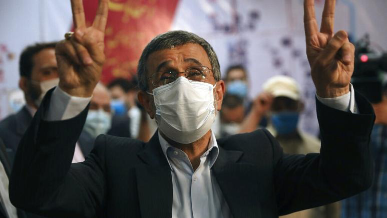 Ahmedinejad İran cumhurbaşkanlığı için aday oldu