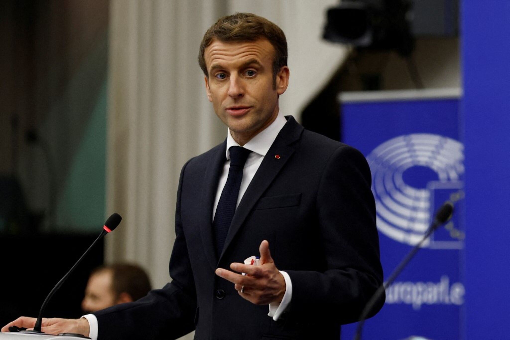 France urges Iran to agree to a nuclear deal