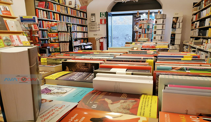 متجر الكتب في إيطاليا 