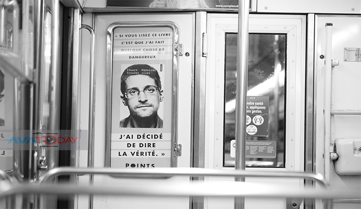 صورة إدوارد سنودن في إحدى قطارات باريس