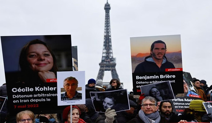 احتجاج لعائلات المعتقلين الفرنسيين