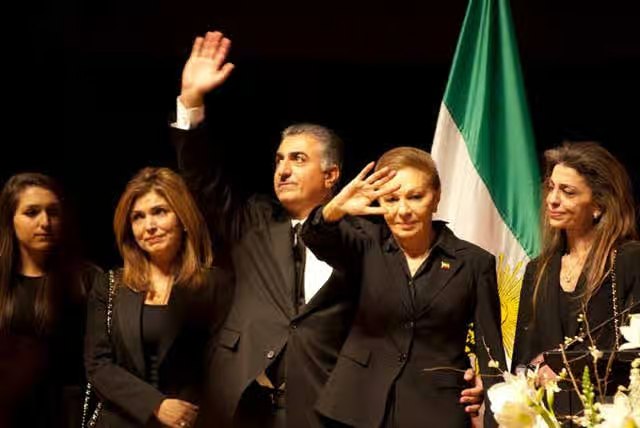 دکتر پرچی زاده: "جریان سلطنت‌طلب یکی از مخرب‌ترین نیروهای فضای سیاسی اپوزیسیون است"  علی خامنەای، دیکتاتور حاکم بر ایران گفته بود: "نه جنگی میشود و نه مذاکره میکنیم". اما از قضا، هم جنگ شد و هم ایران در چهارم شهرویور١٣٩٤، ٢٦ آگوست ٢٠٢٥، در ژنو به پای میز مذاکره رفت تا دور دوم مذاکرات را با قدرتهای اروپایی، آغاز کند. برخلاف ادعاهای خامنەای، ارتش اسرائیل در ٢٣ خرداد، ١٣ ژوئن، در حملەای برق آسا و کوبنده و ناگهانی، فرماندهان اصلی و ارشد سپاه تروریستی پاسداران انقلاب اسلامی ایران را کشت، پدافند ایران را بطور کام