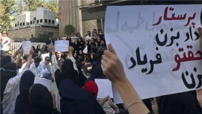تجمع اعتراضی پرستاران و ماماهای شهرستان رفسنجان