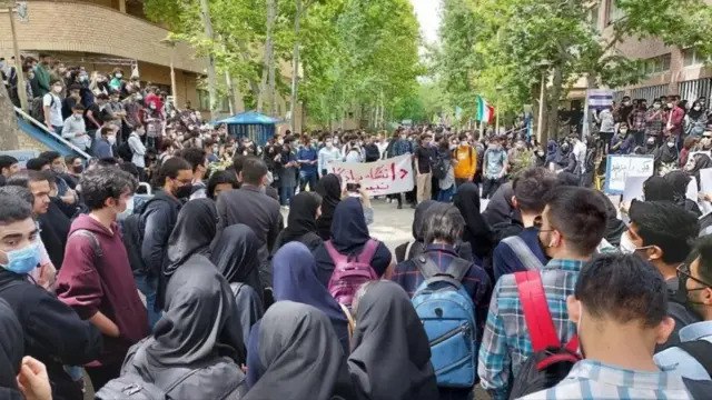 اعتراضات دانشجویان دانشگاه دانش برای پنجمین شب پیاپی ادامه یافت