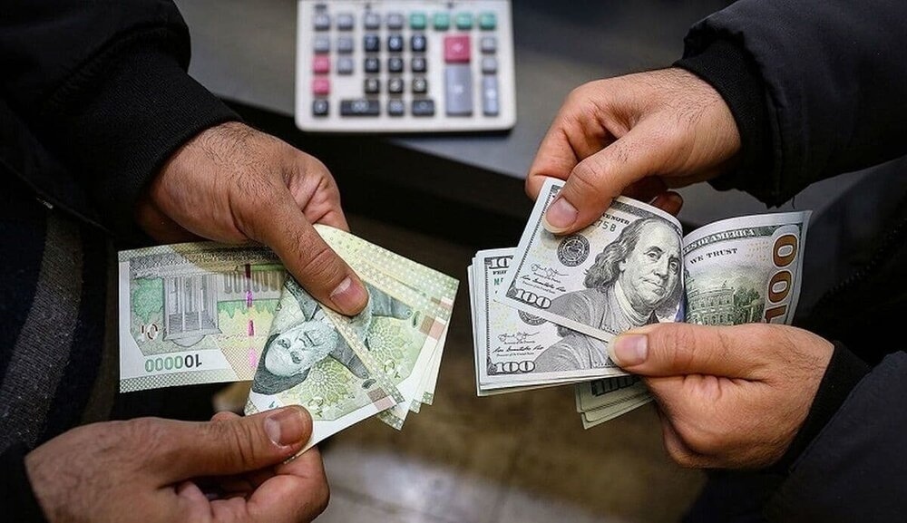 بهای دلار به بیش از ۱۲۰ هزارتومان رسید