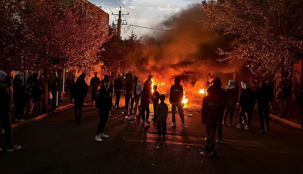 ١٢٠ چالاکوانی کورد داوای ئازادکردنی دەستگیرکراوانی خۆپێشاندانەکانی ئێران دەکەن